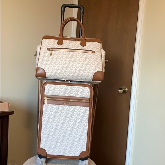 Michael Kors Carry On Luggage Trolley Vanilla - Picture 11 of 12
